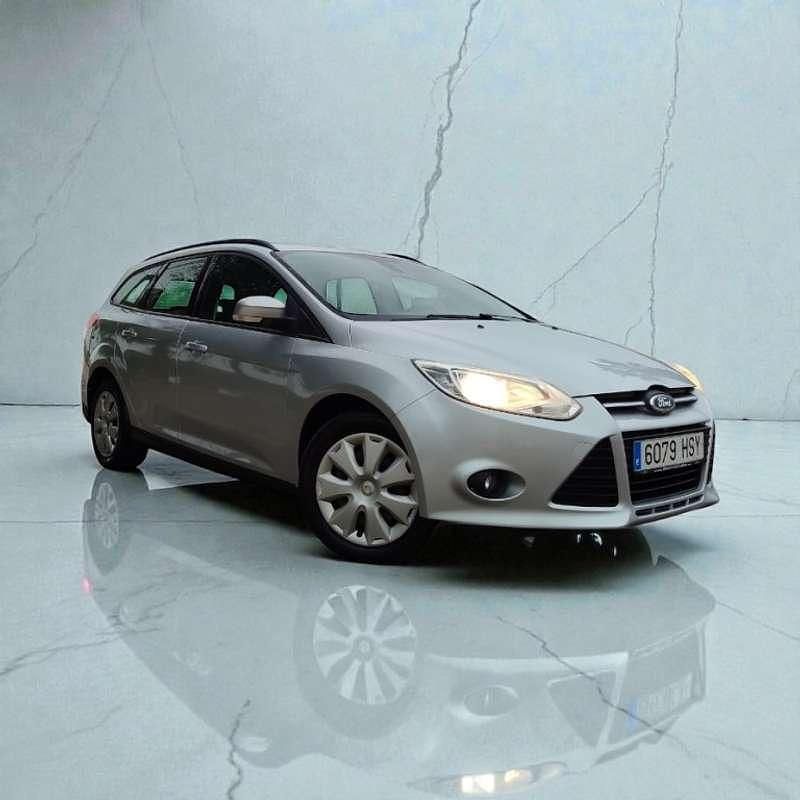 Usado Ford Focus Trend 114 CV (83 kW) 2013 Gris Familiar