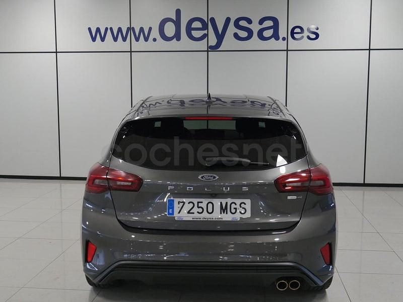Usado Ford Focus ST-Line 155 CV (114 kW) 2023 Gris / plata Berlina