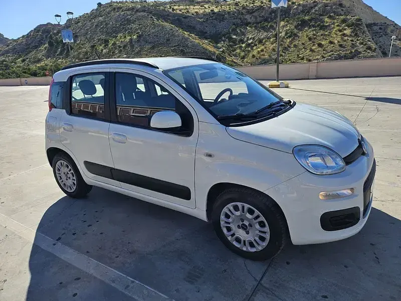 Usado Fiat Panda Lounge 69 CV (50 kW) 2016 Blanco Utilitario