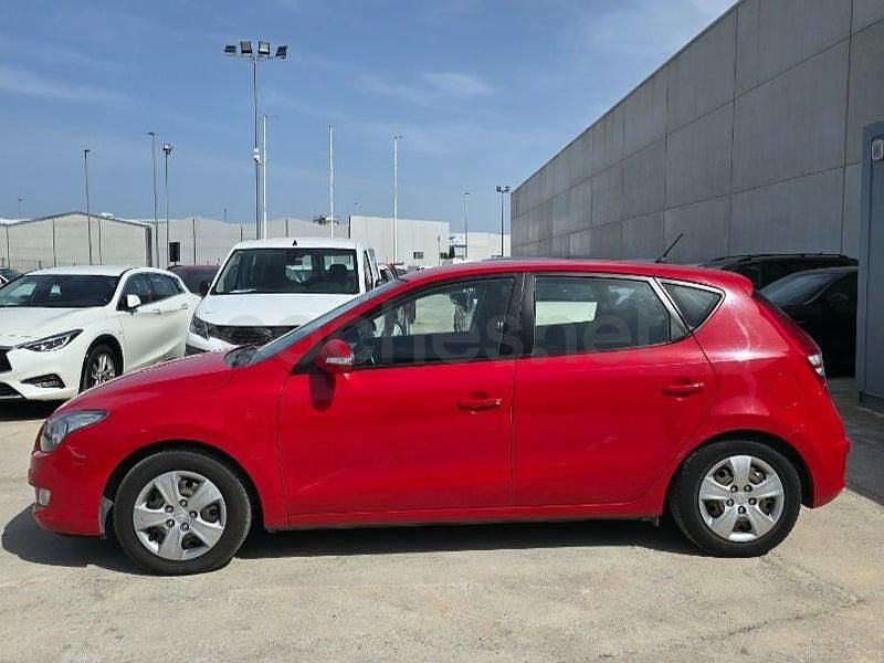 Usado Hyundai i30 Classic 90 HP (66 kW) 2010 Vermelho Sedan