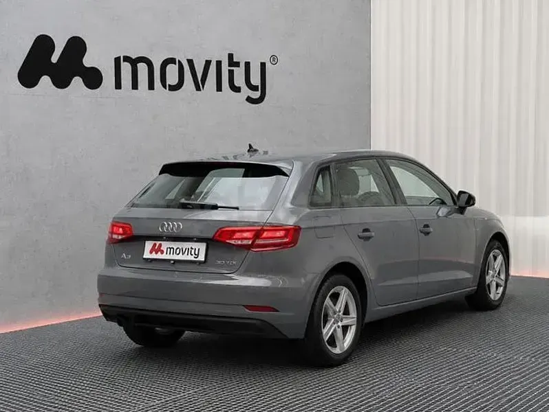 Usado Audi A3 116 CV (85 kW) 2020 Gris / plata Berlina
