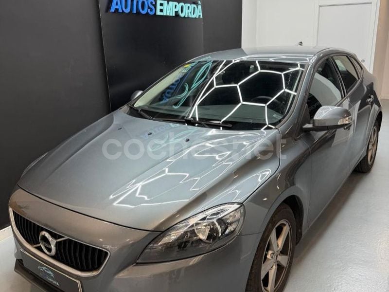 Gris / plata Usado 2017 Volvo V40 Kinetic Familiar | 13.890 € (Buen precio) - Imagen 1/4