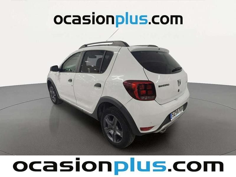 Usado Dacia Sandero Stepway 90 CV (66 kW) 2017 Blanco Utilitario
