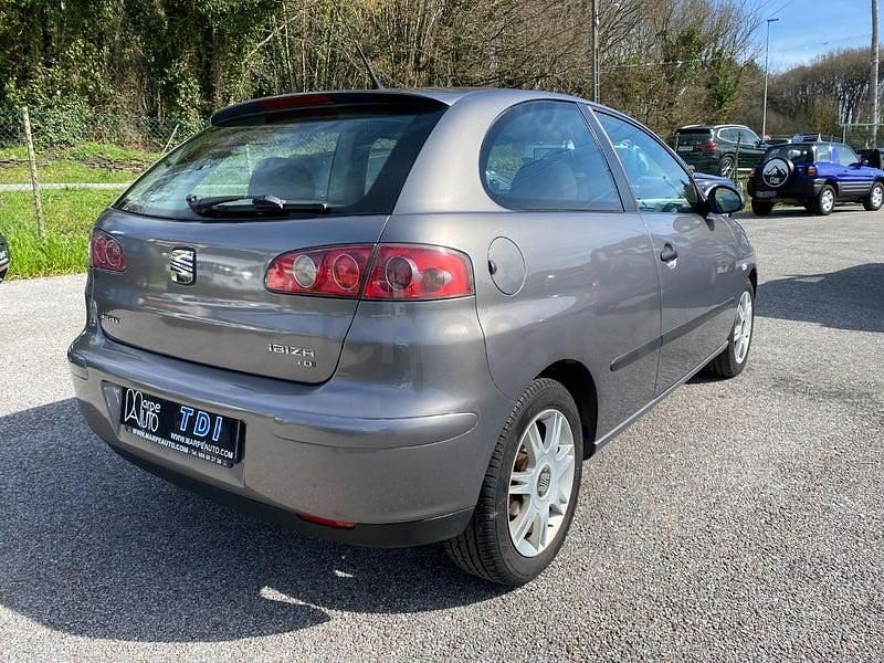 Usado Seat Ibiza Sport 100 CV (73 kW) 2002 Gris / plata Utilitario