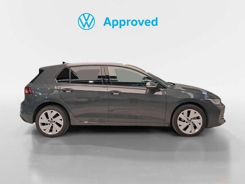 Usado VW Golf VIII Life 116 CV (85 kW) 2025 Gris Berlina