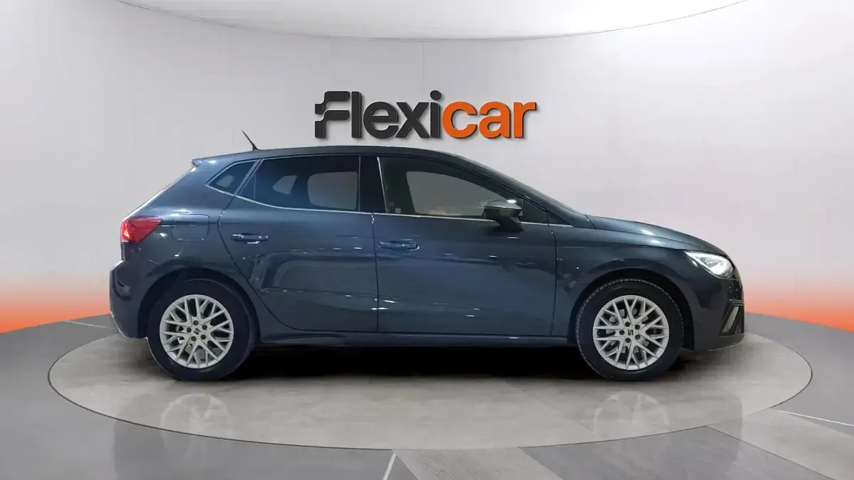 Usado Seat Ibiza XCELLENCE 116 CV (85 kW) 2024 Gris Utilitario