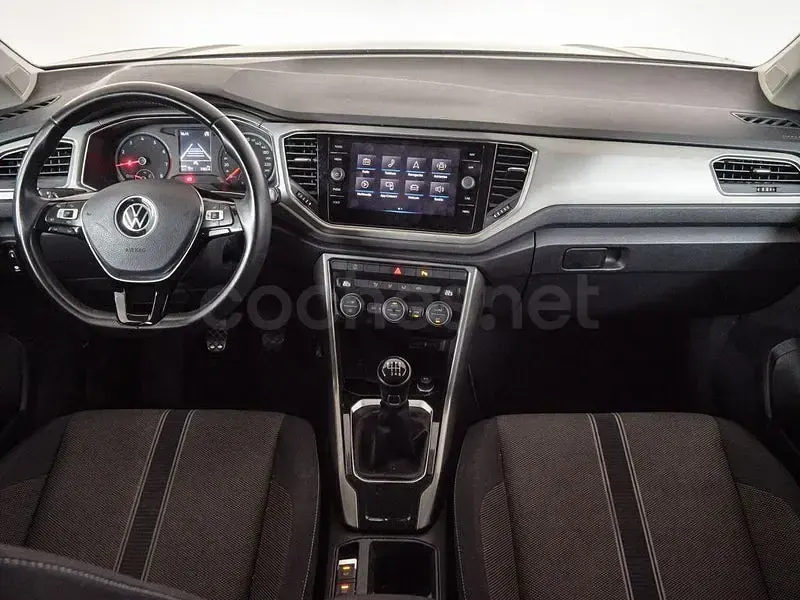 Usado VW T-Roc Advance 110 CV (80 kW) 2022 Gris / plata SUV
