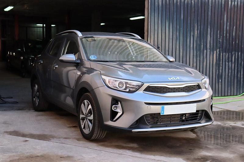 Usado Kia Stonic 85 CV (62 kW) 2024 Astro grey SUV