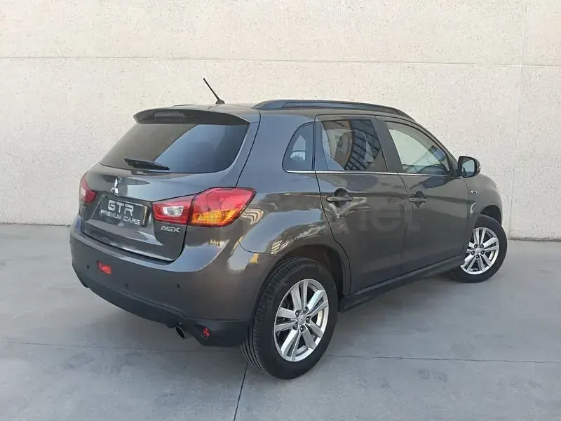 Usado Mitsubishi ASX Motion 116 CV (85 kW) 2013 Gris / plata SUV