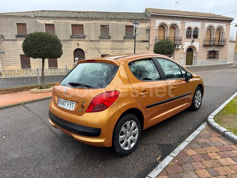 Usado Peugeot 207 70 CV (51 kW) 2007 Blanco Berlina