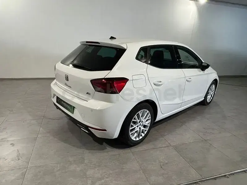 Usado Seat Ibiza FR 110 CV (80 kW) 2023 Blanco Utilitario