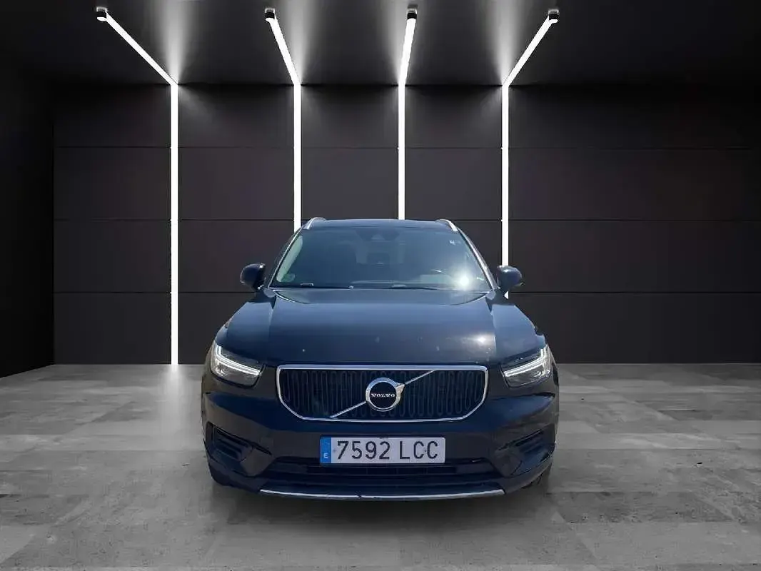 Usado Volvo XC40 Momentum 190 CV (139 kW) 2019 Negro SUV