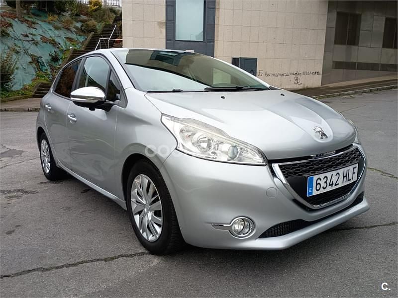 Gris / plata Usado 2012 Peugeot 208 Active Utilitario | 5600 € (Precio justo) - Imagen 1/4