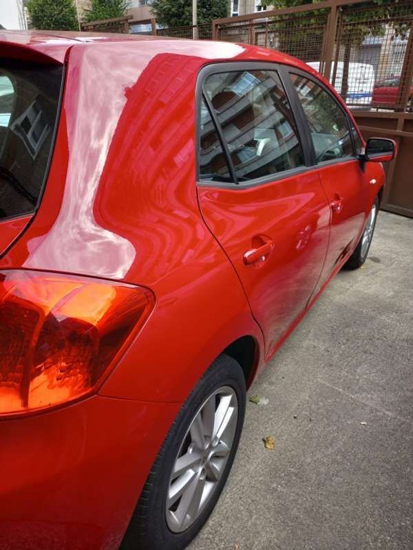 Usado Toyota Auris Active 126 CV (92 kW) 2010 Rojo Utilitario