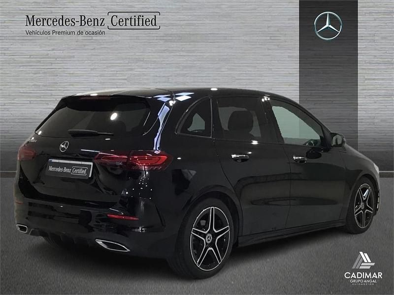 Usado Mercedes B200 AMG line 150 CV (110 kW) 2023 Negro Monovolumen