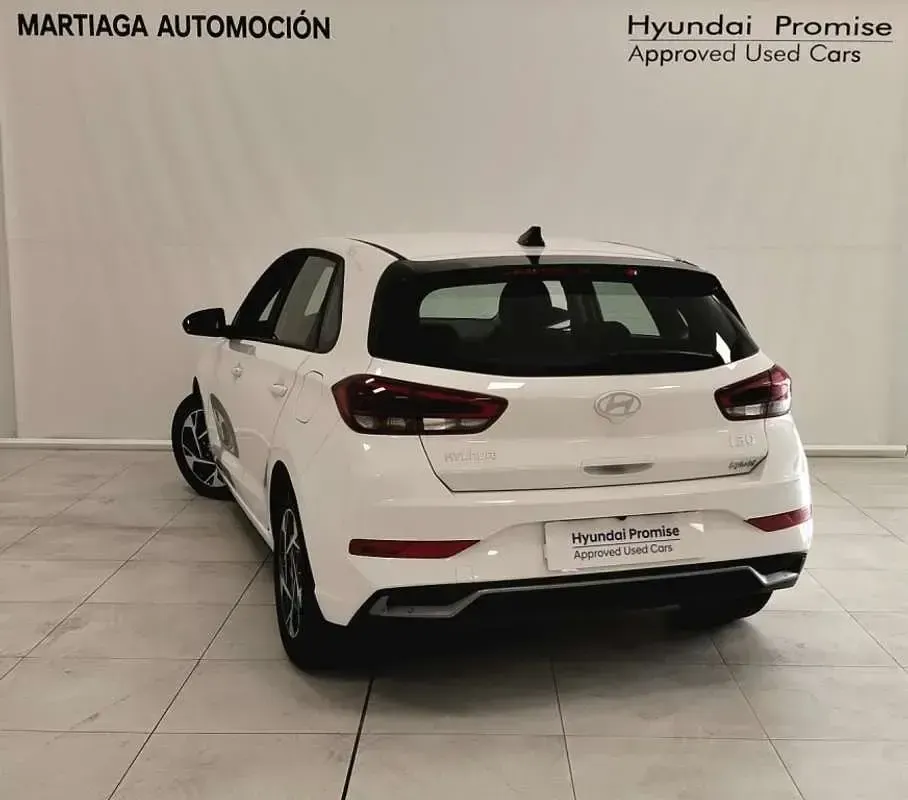 Usado Hyundai i30 101 CV (74 kW) 2024 Blanco Utilitario