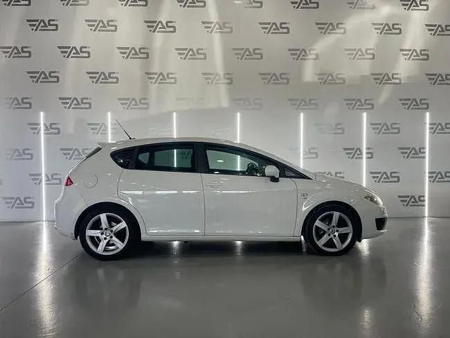 Usado Seat Leon Sport 160 HP (117 kW) 2010 Branco Sedan