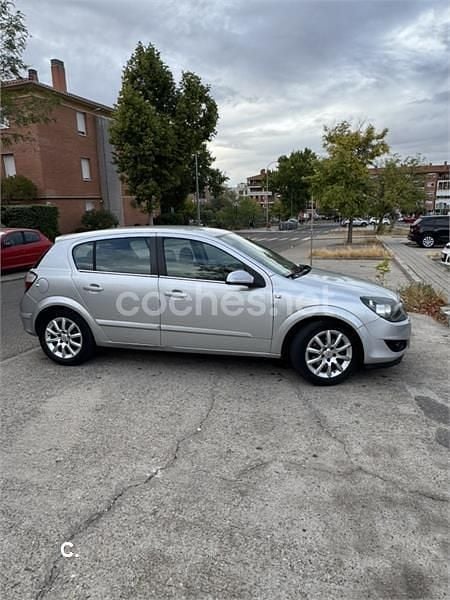 Gris / plata Usado 2006 Opel Astra Cosmo Berlina | 2650 € (Precio justo) - Imagen 1/4