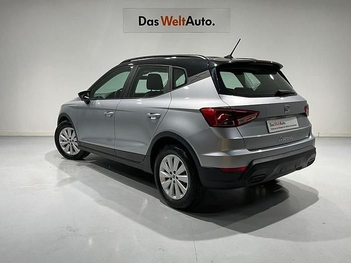 Usado Seat Arona Style 115 CV (84 kW) 2024 Gris plata SUV