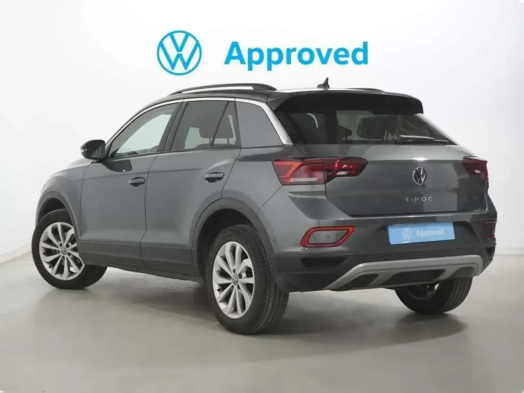Usado VW T-Roc Life 150 CV (110 kW) 2023 Gris SUV