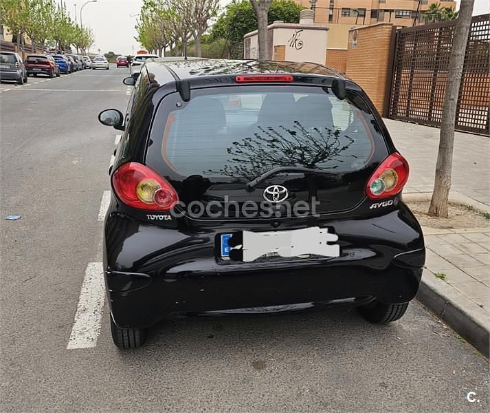 Usado Toyota Aygo Sport 68 CV (50 kW) 2007 Negro Utilitario