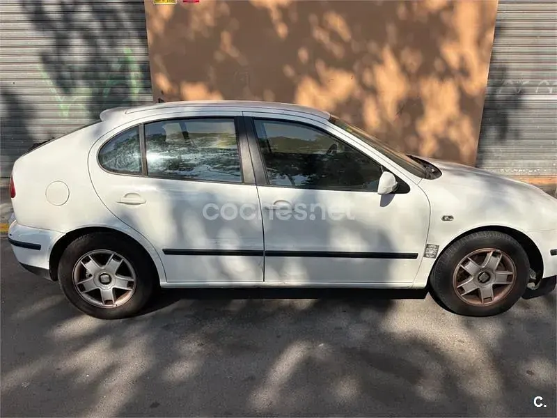 Usado Seat Leon Stella 90 CV (66 kW) 2001 Blanco Utilitario