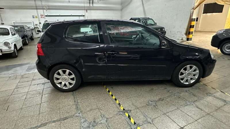 Usado VW Golf IV Sportline 116 CV (85 kW) 2005 Negro Utilitario