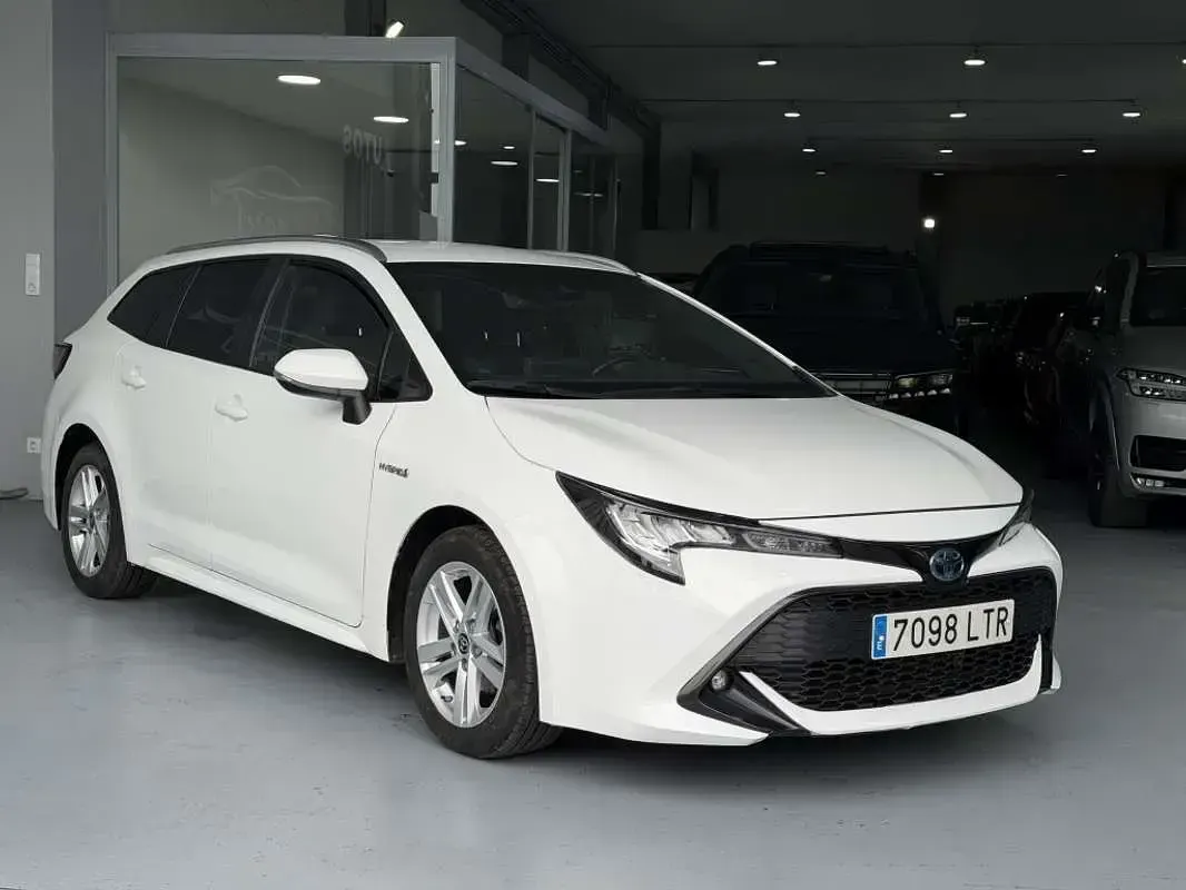 Usado Toyota Corolla Active 122 CV (89 kW) 2021 Blanco Familiar