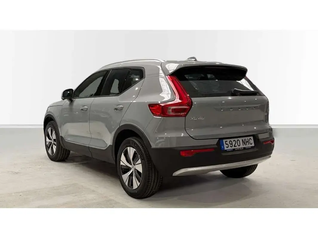 Nuevo Volvo XC40 Core 2025 Gris SUV