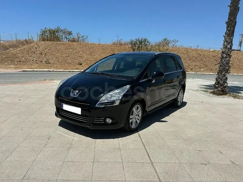 Usado Peugeot 5008 Style 115 CV (84 kW) 2013 Negro Monovolumen