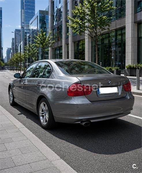 Usado BMW 320 170 CV (125 kW) 2010 Gris / plata Berlina