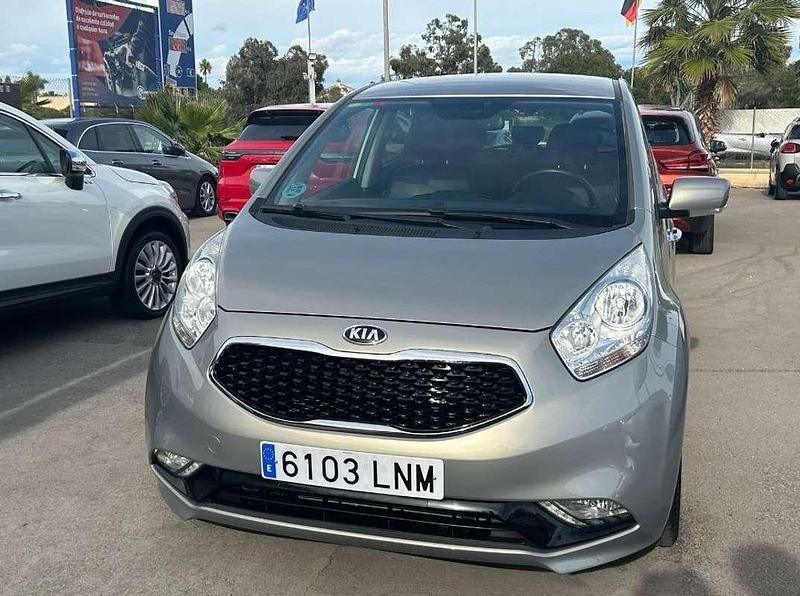 Usado Kia Venga 125 CV (91 kW) 2016 Gris Utilitario