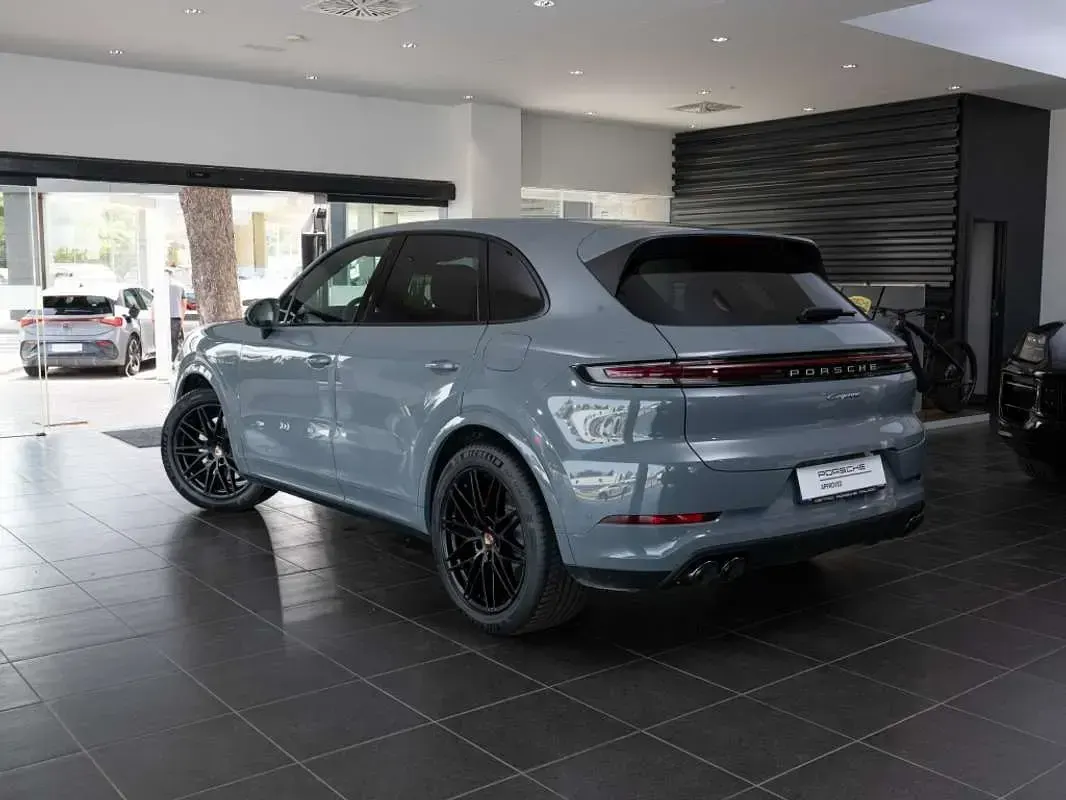 Usado Porsche Cayenne E-Hybrid 470 CV (345 kW) 2026 Gris SUV