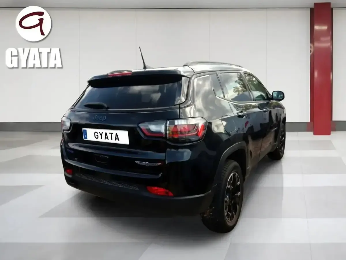 Usado Jeep Compass Trailhawk 240 CV (176 kW) 2022 Negro SUV