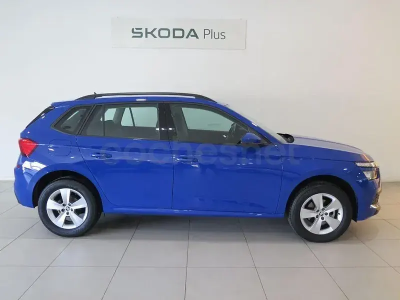 Usado Skoda Kamiq Active 95 CV (69 kW) 2022 Azul SUV