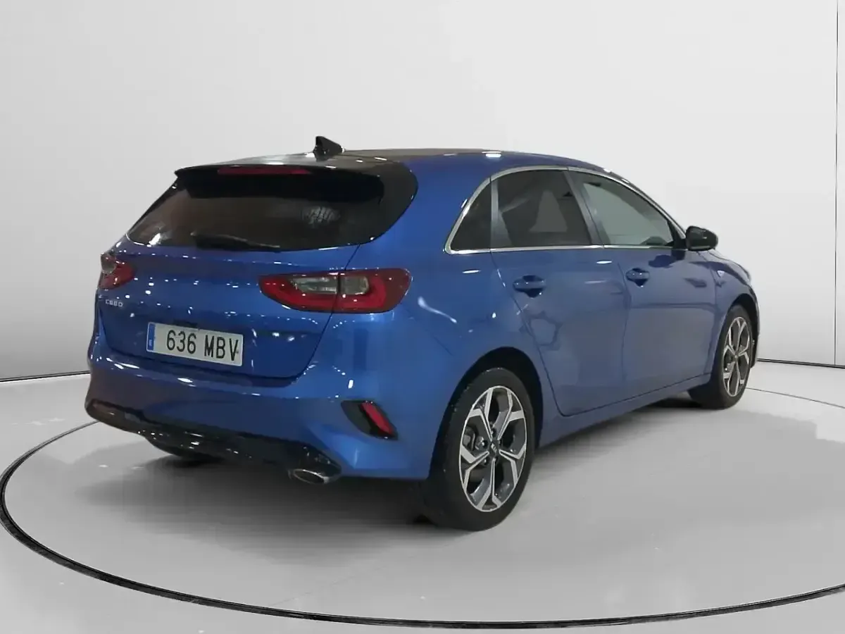 Usado Kia Ceed 120 CV (88 kW) 2022 Azul Utilitario