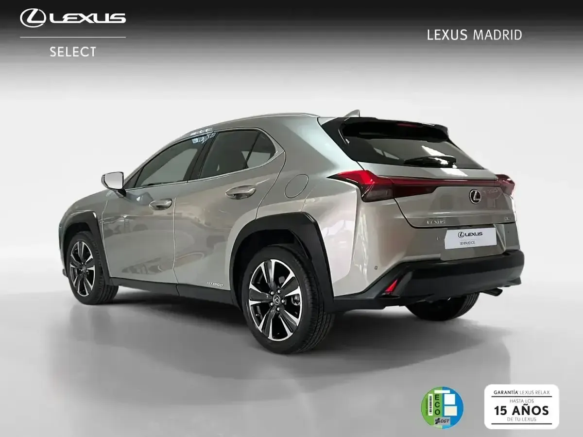 Usado Lexus UX 184 CV (135 kW) 2021 Plateado SUV