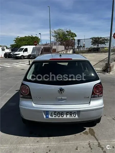 Usado VW Polo Advance 80 CV (58 kW) 2007 Gris / plata Utilitario