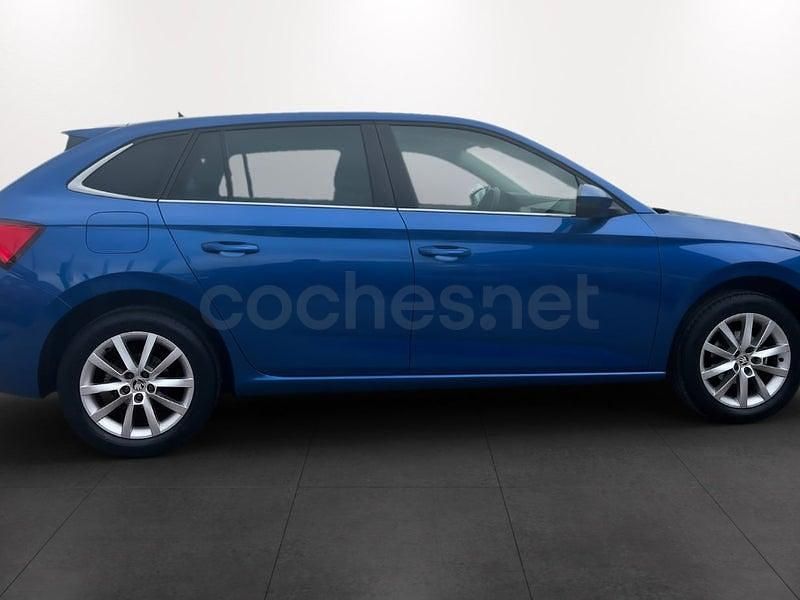 Usado Skoda Scala Ambition 95 CV (69 kW) 2022 Azul Utilitario