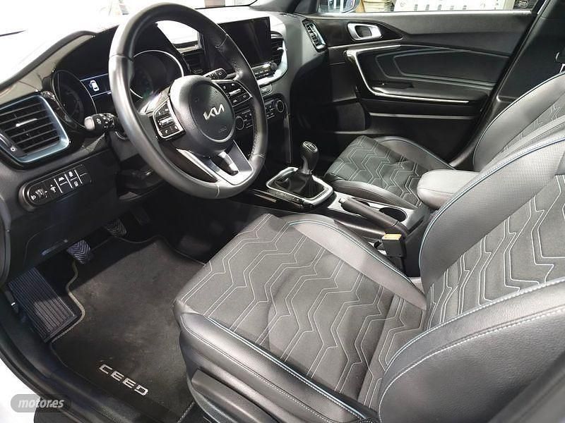 Usado Kia Ceed Style 100 CV (73 kW) 2025 Blanco Utilitario