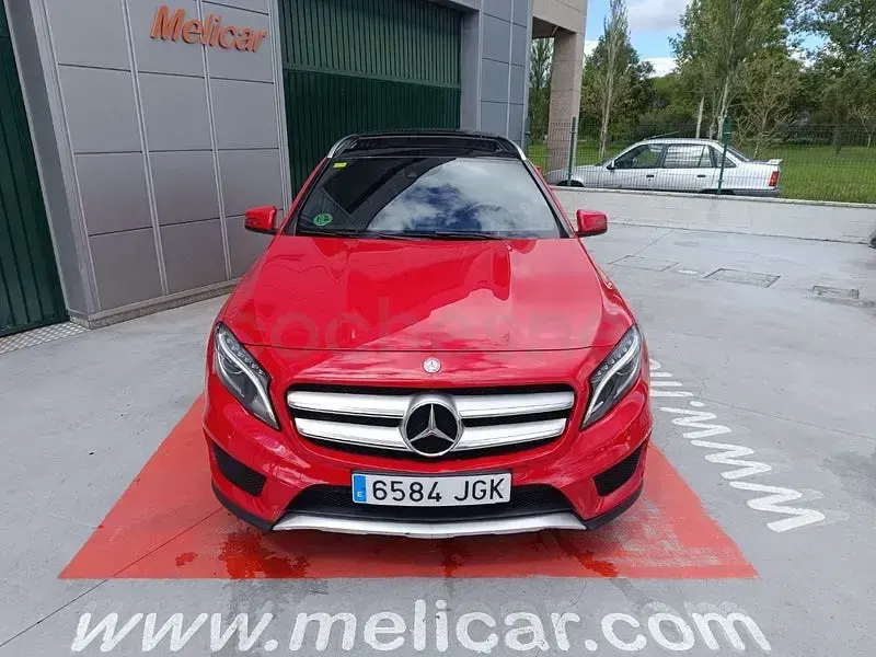 Usado Mercedes GLA200 AMG line 136 CV (100 kW) 2015 Rojo SUV