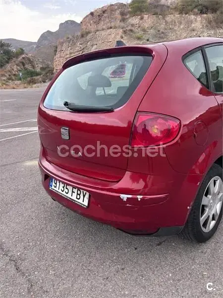 Usado Seat Altea 105 CV (77 kW) 2006 Rojo Monovolumen