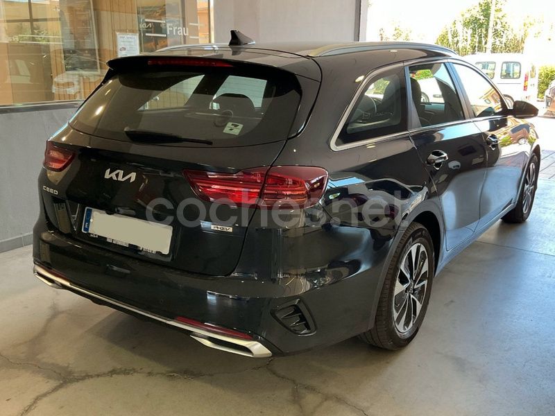Usado Kia Ceed 141 CV (103 kW) 2025 Negro Utilitario