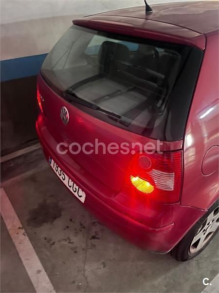 Usado VW Polo Advance 75 CV (55 kW) 2004 Rojo Utilitario