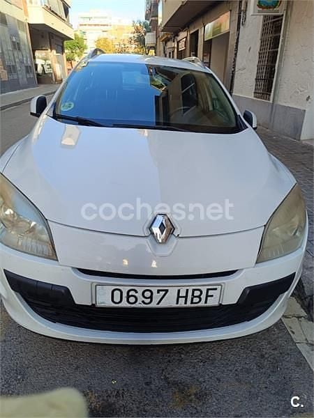 Usado Renault Mégane GrandTour Dynamique 110 CV (80 kW) 2010 Blanco Familiar