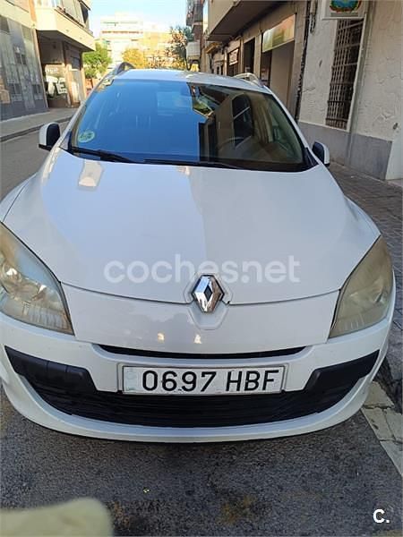 Blanco Usado 2010 Renault Mégane GrandTour Dynamique Familiar | 3800 € (Precio justo) - Imagen 1/4