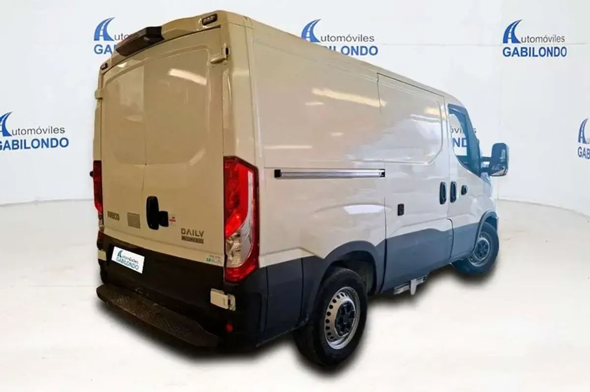 Usado Iveco Daily 158 CV (116 kW) 2021 Blanco Van