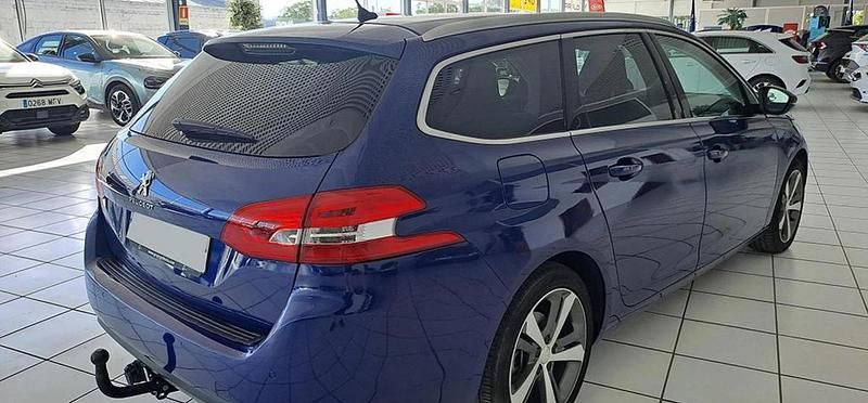 Usado Peugeot 308 Allure 131 CV (96 kW) 2019 Bleu magnetic Familiar