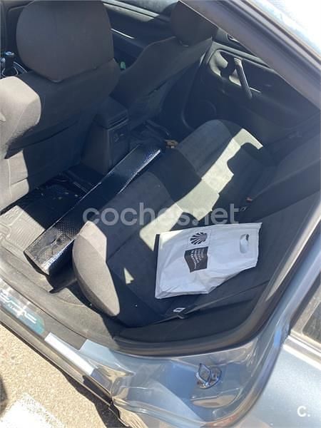 Azul Usado 2003 VW Passat Trendline Berlina | 1800 € (Precio justo) - Imagen 1/4