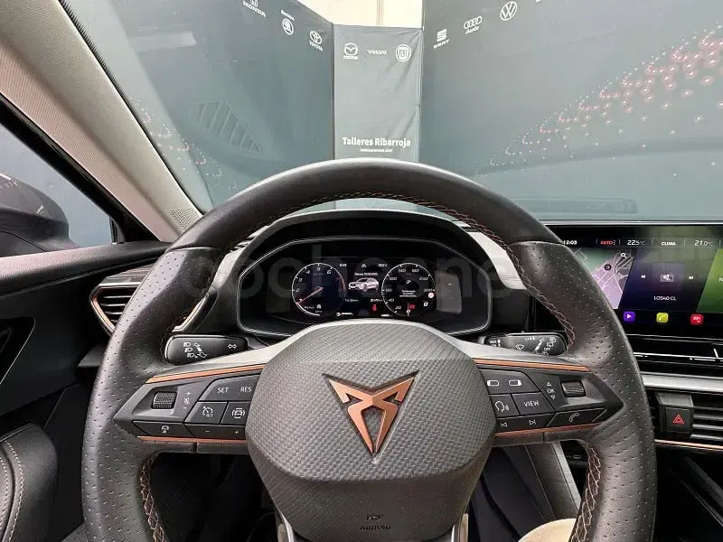 Usado Cupra Formentor 150 CV (110 kW) 2022 Gris / plata SUV